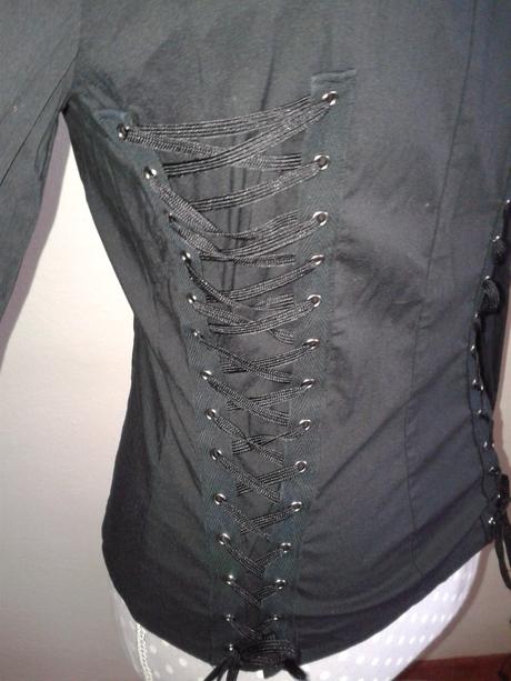 Čierna elastická blúzka so šnurovaním  mango, mango,s