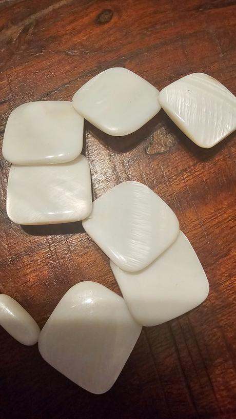 Perletovy nahrdelnik,