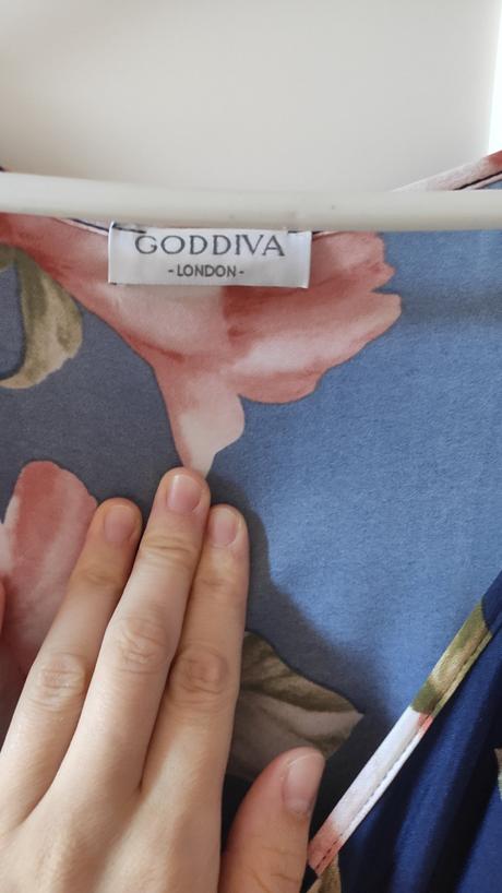 Spoločenské šaty tmavomodré s kvetmi, s