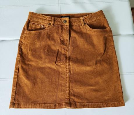 Menčestrová sukňa, m