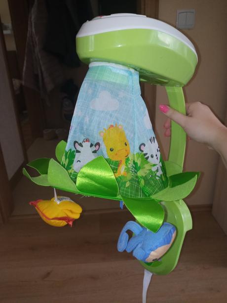 Kolotoč nad postieľku,