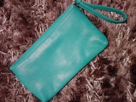 Nenosena listova kabelka,