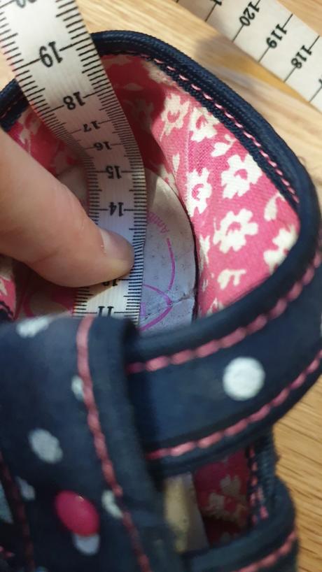 Bodkovane sandalky, ren but,25