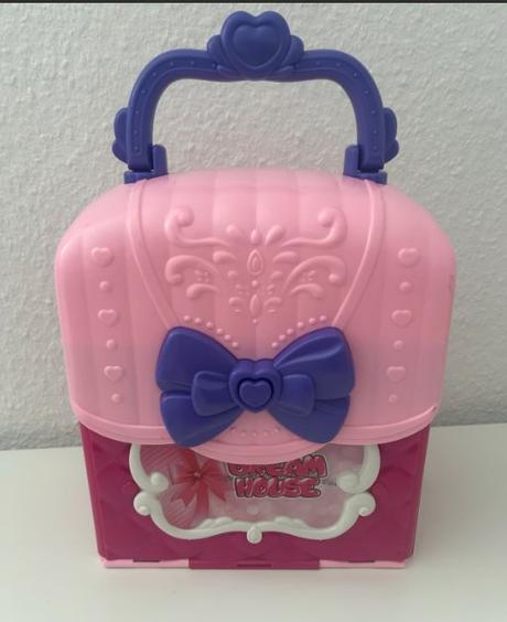 Skladací a prenosný domček pre bábiky,