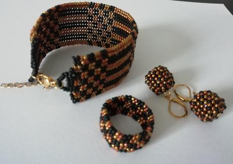 Široký náramok šachovnica zo sklenených korálok, 