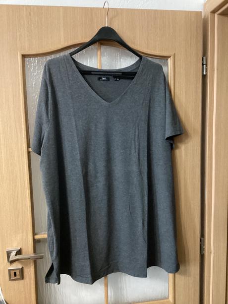 Tričko s výstrihom do v, na bokoch rozparky, bonprix,56