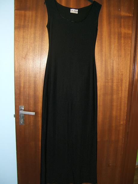 Čierne slávnostné šaty, 36