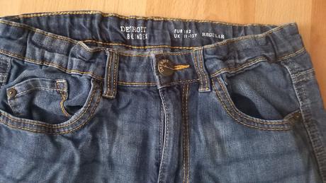 Perfektne kraťase nenosene, 152