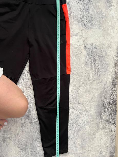 Športové nohavice, 158