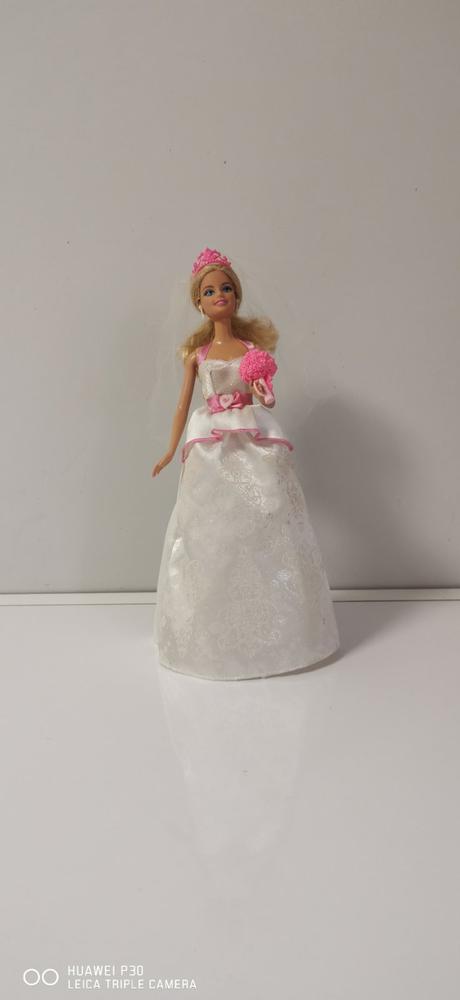 Barbie nevesta,