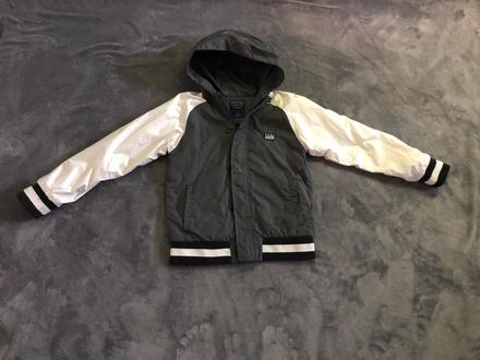 Cierno-biela bomberka nukutavake, 128