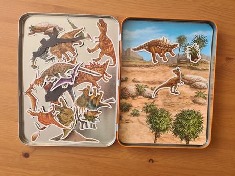 Plechová krabička s magnetkami dinosaurov, 