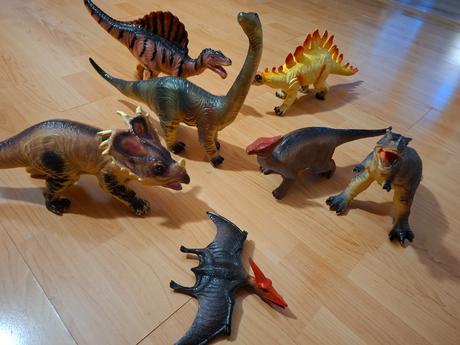 Dinosaury, hracky, 