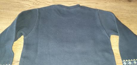 Tmavomodrá mikina, 116