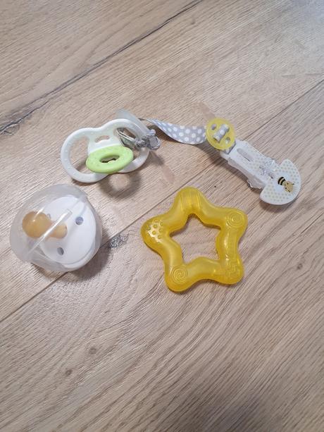 Darujem bibs cumel, hryzatka, snurku, bibs