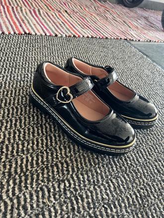 Čierne lakovky k šatám, river island,33