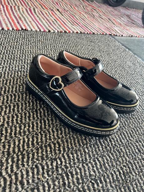 Čierne lakovky k šatám, river island,33