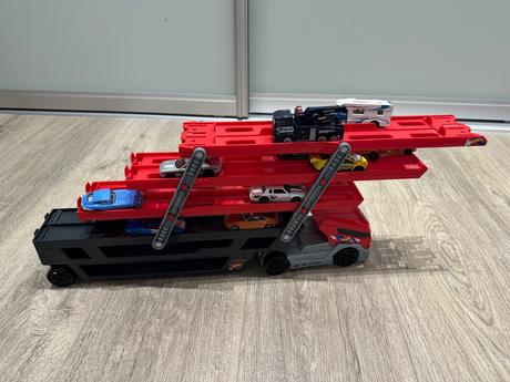 Prepravný kamión hot wheels,