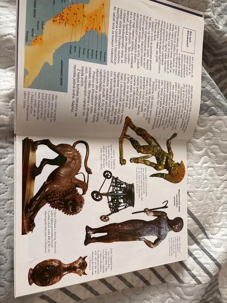 Kniha poznaj svet gladiátori,