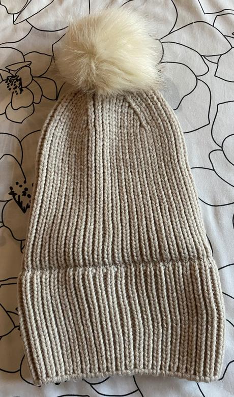 Teplá mäkká čiapka s brmbolcom - uni veľkosť,