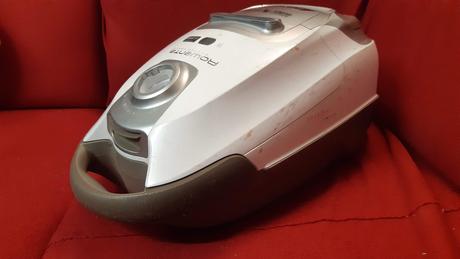 Predám vysavač rowenta model ro6477a funkčný., rowenta