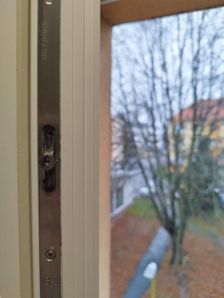 Ako efektívne vyčistiť železné kovanie na oknách?