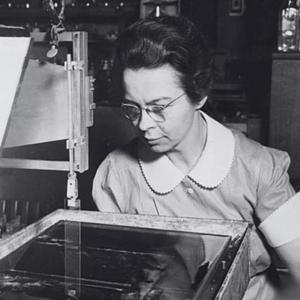 V roku 1926 sa Katharine stala prvou ženou, ktorá získala doktorát z fyziky
