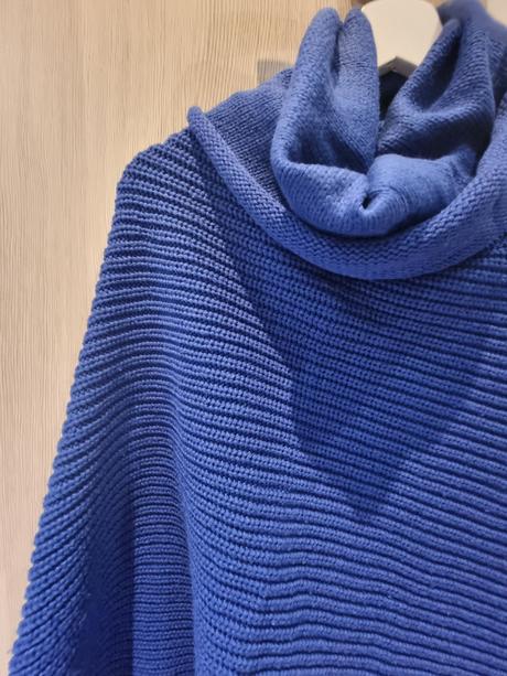 Modré pončo pieces, 