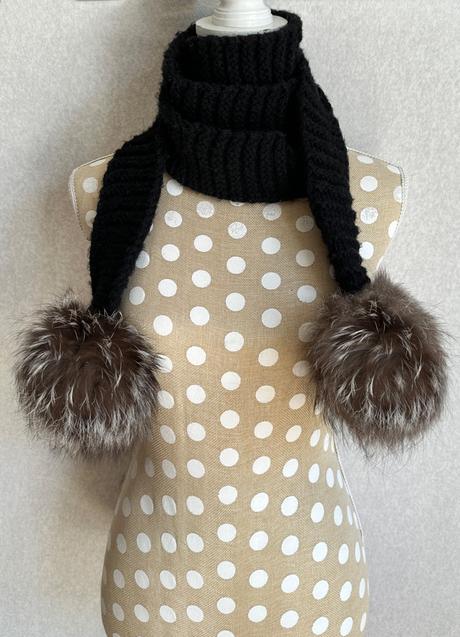 Vlnený šál s kožušinovými brmbolcami, xl