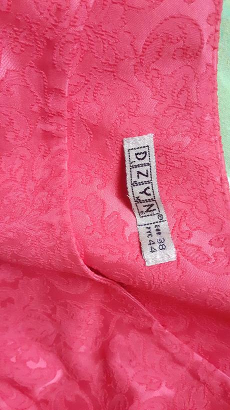 Predam spolocenske saty, 36