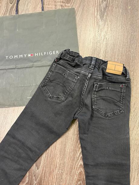 Tommy hilfiger cierne vysuchane rifle č.110, tommy hilfiger,110