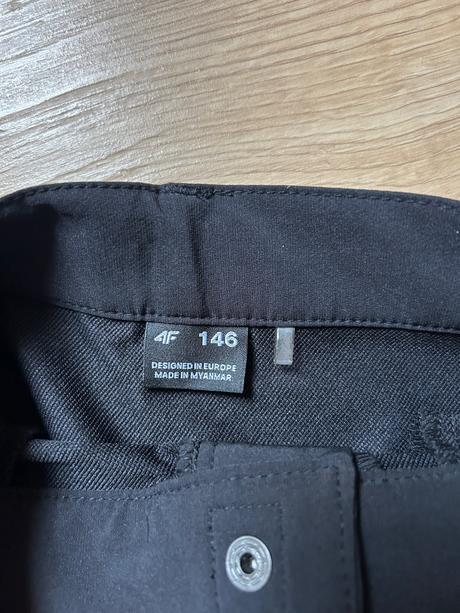 Tenké športové nohavice 4f -146, 146