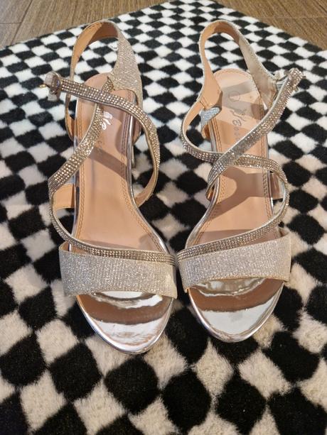 Krásné sandále, 38