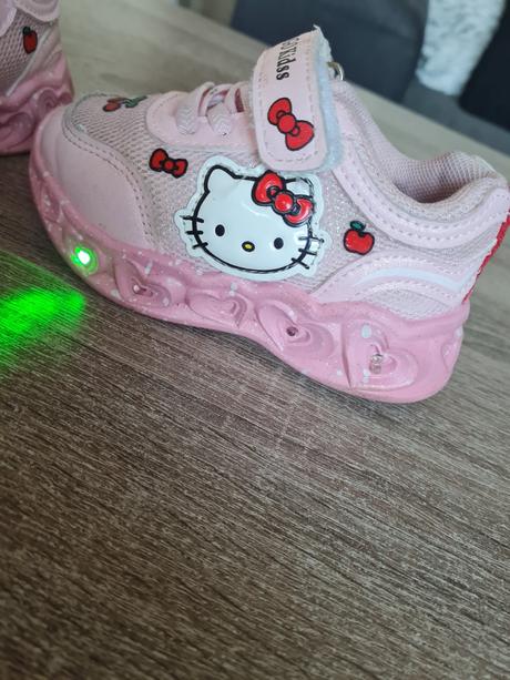 Dievcenske botasky, 22