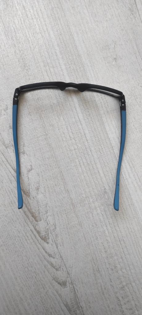 Rám na okuliare, pravé oko -0,75, ľavé -1, 