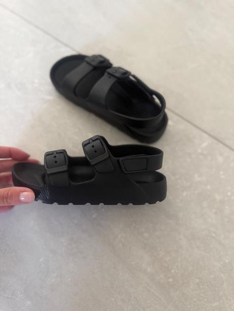 Gumené sandále, 28