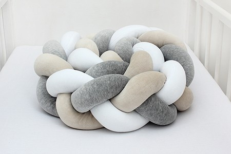 Ochranný mantinel do postieľky vrkoč bežov- 210 cm,