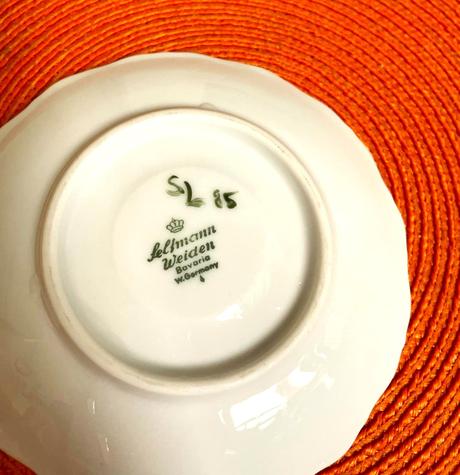 Jemná šálka na kávu s tanierikom,