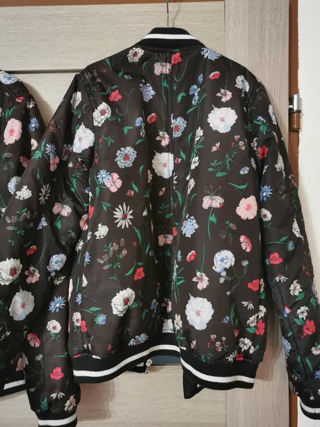 Kvetovaná bombera, 158