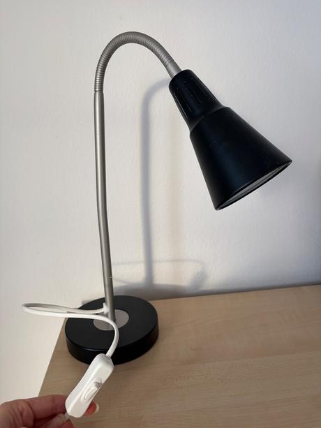 Darujem stolovú lampu, 