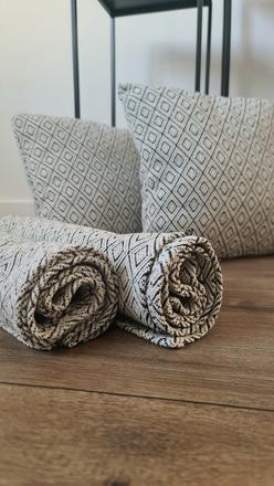 2x obliečka na vankúš + 2x behúň na stôl,