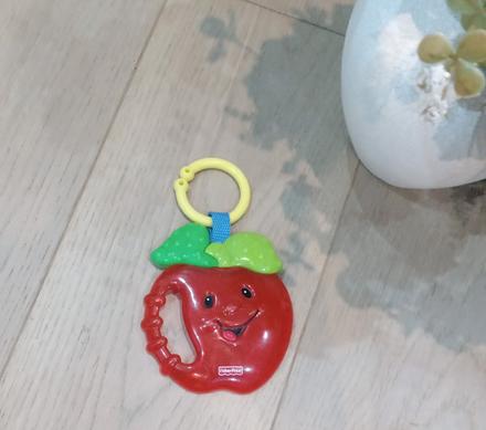 Hryzatko jabĺčko fisherprice,