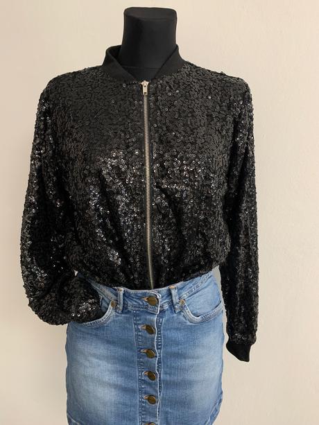 Flitrovaný svetrík, s