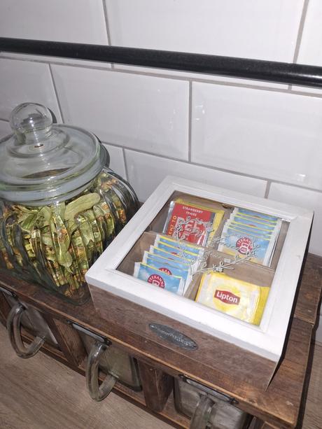 Drevená vidiecka, vintage krabička na čaje,