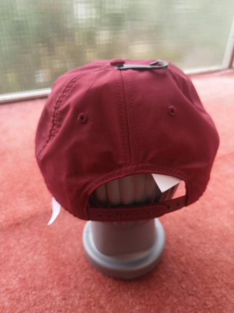 Converse šiltovka, converse