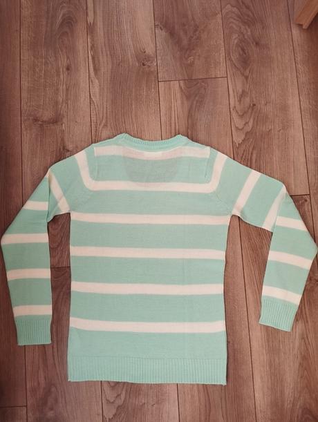 Bielo tyrkysový sveter, 38