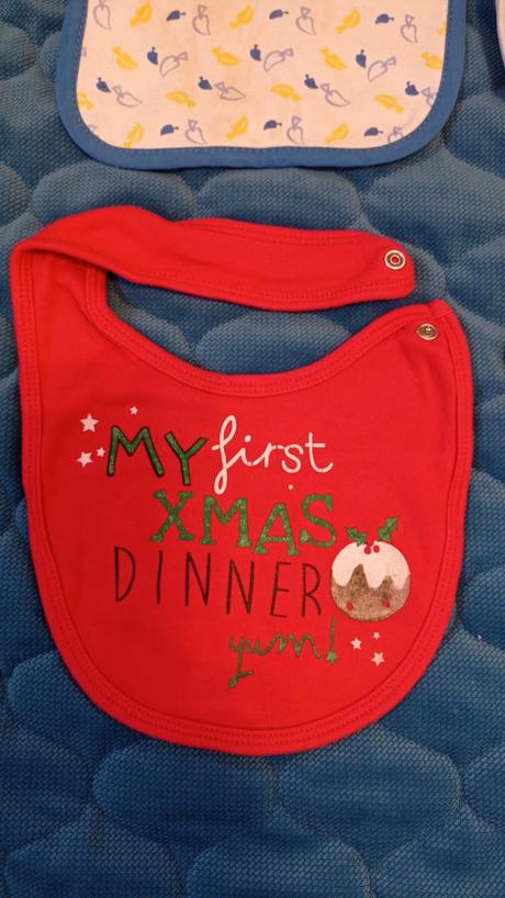 Podbradníky, slintaciky, aj vianočný, 