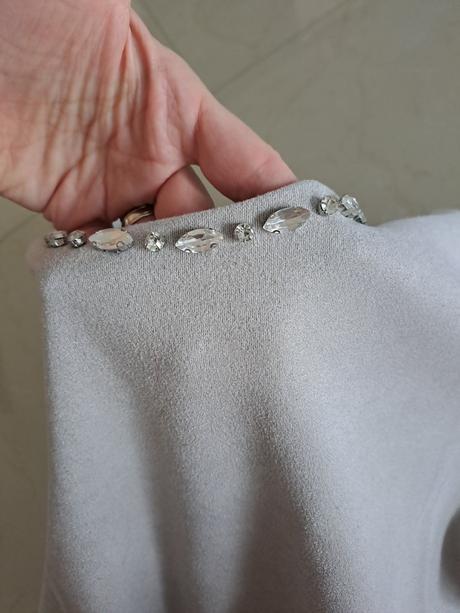 Pekne šaty, gate,42