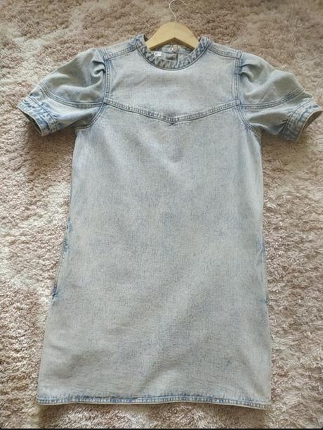 Kvalitné riflové šaty, s