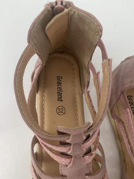 Sandalky, graceland,32